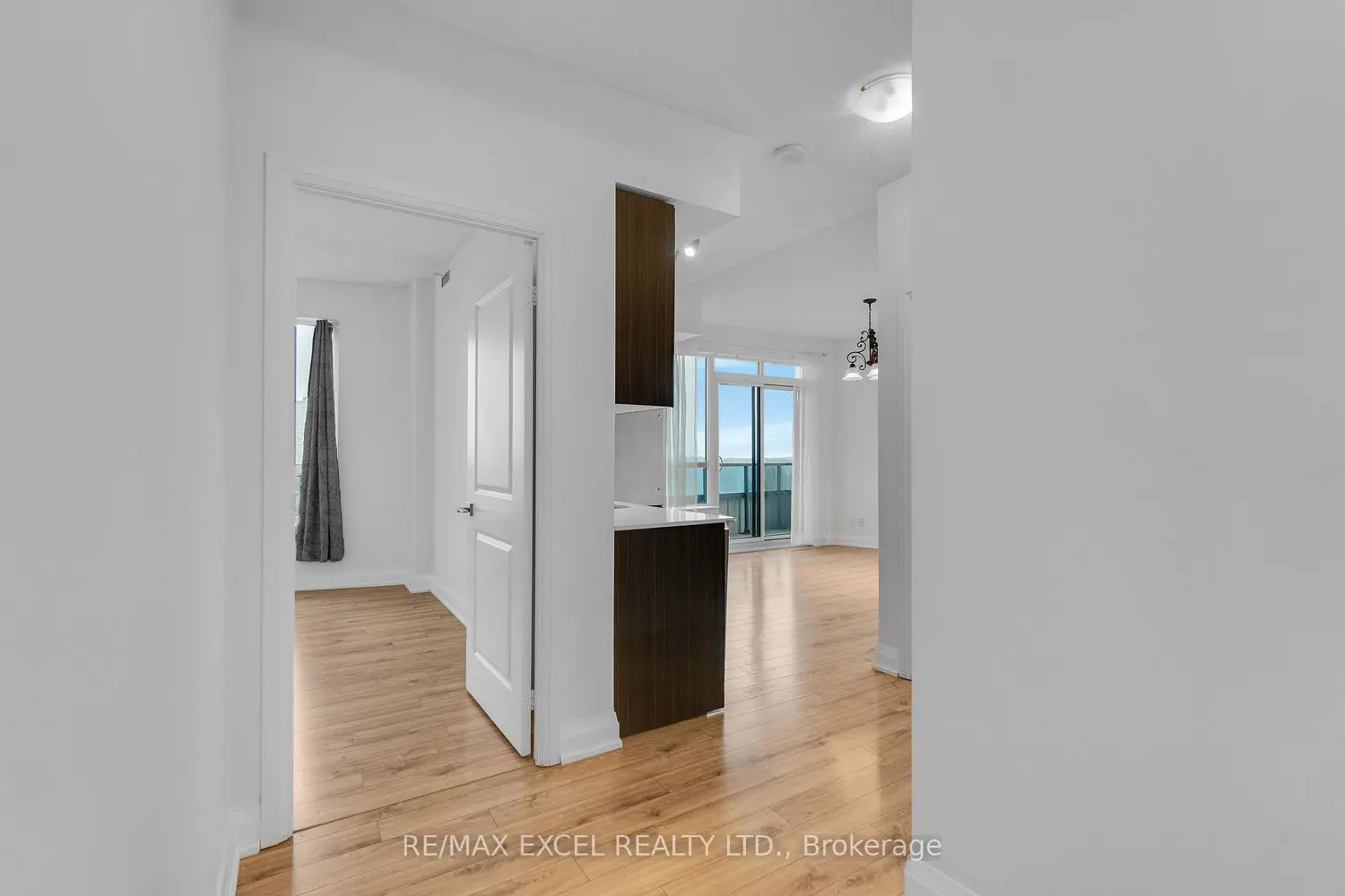 7161 Yonge Street 625 photo 5