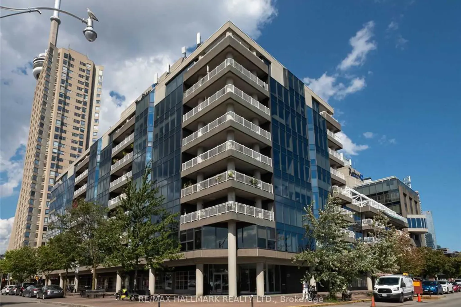 251 Queens Quay 404 photo 2