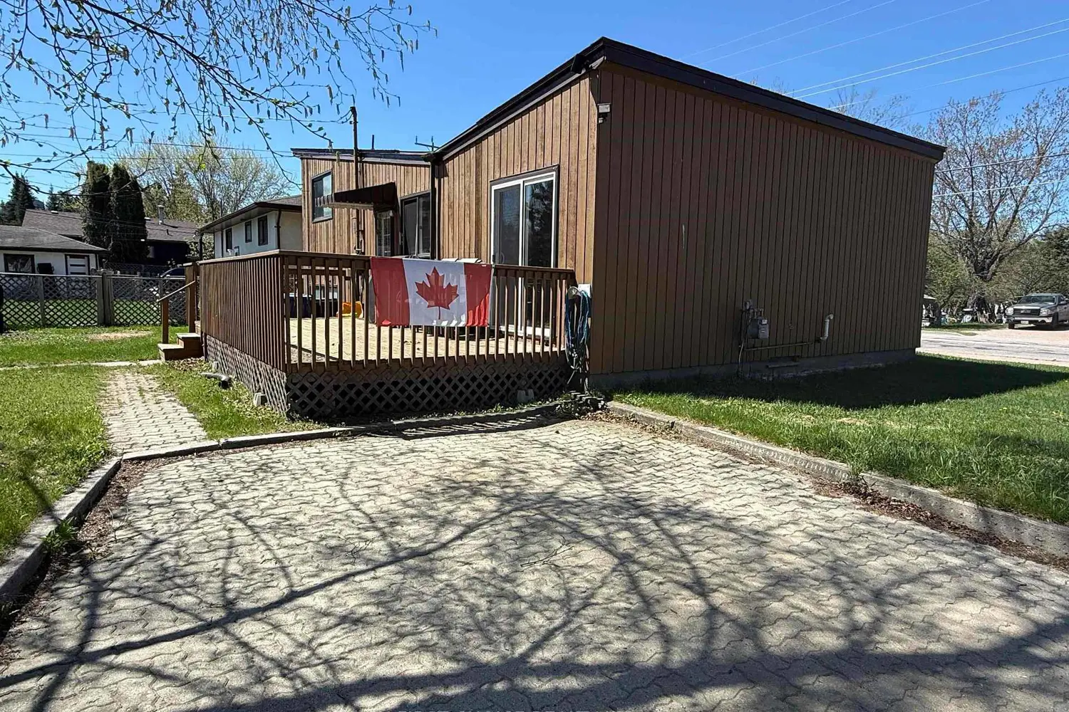 133 Memorial Avenue photo 2