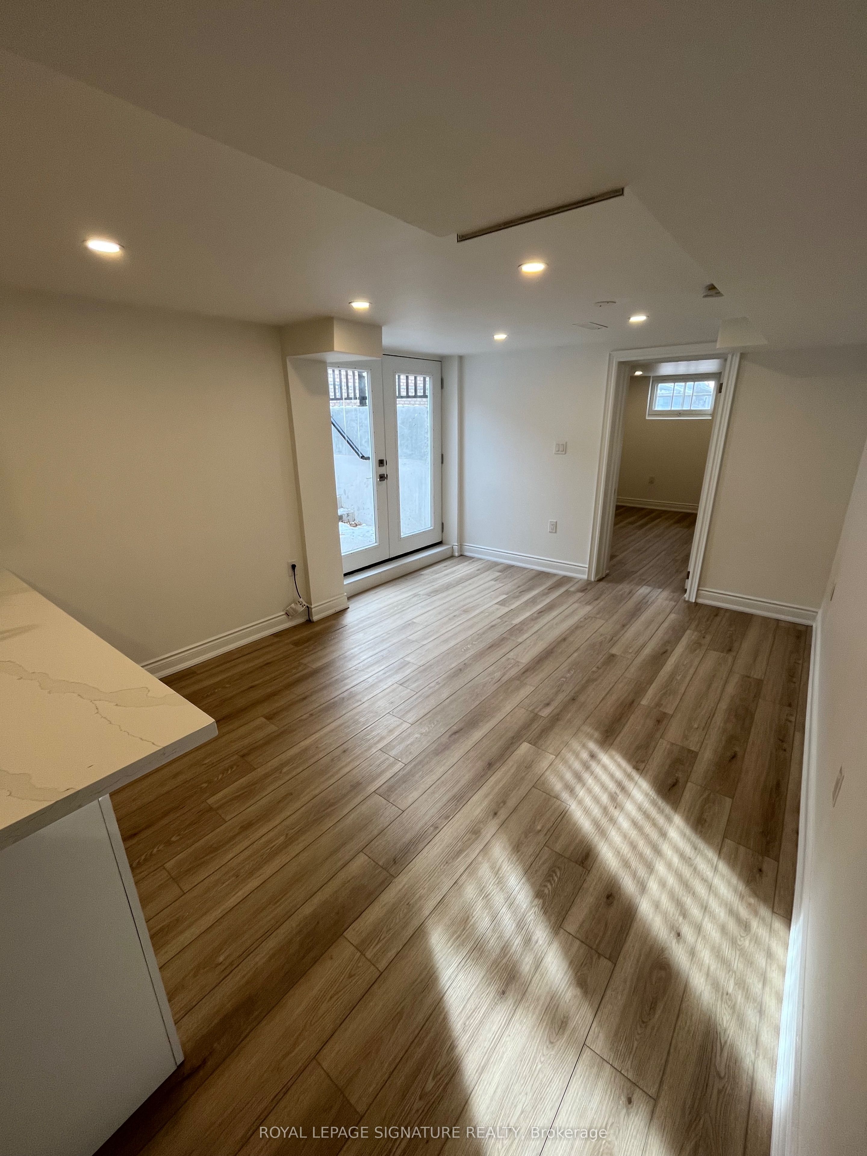 Lower-54 Riverdale Drive, Toronto, ON, M9V 2T3 photo 5