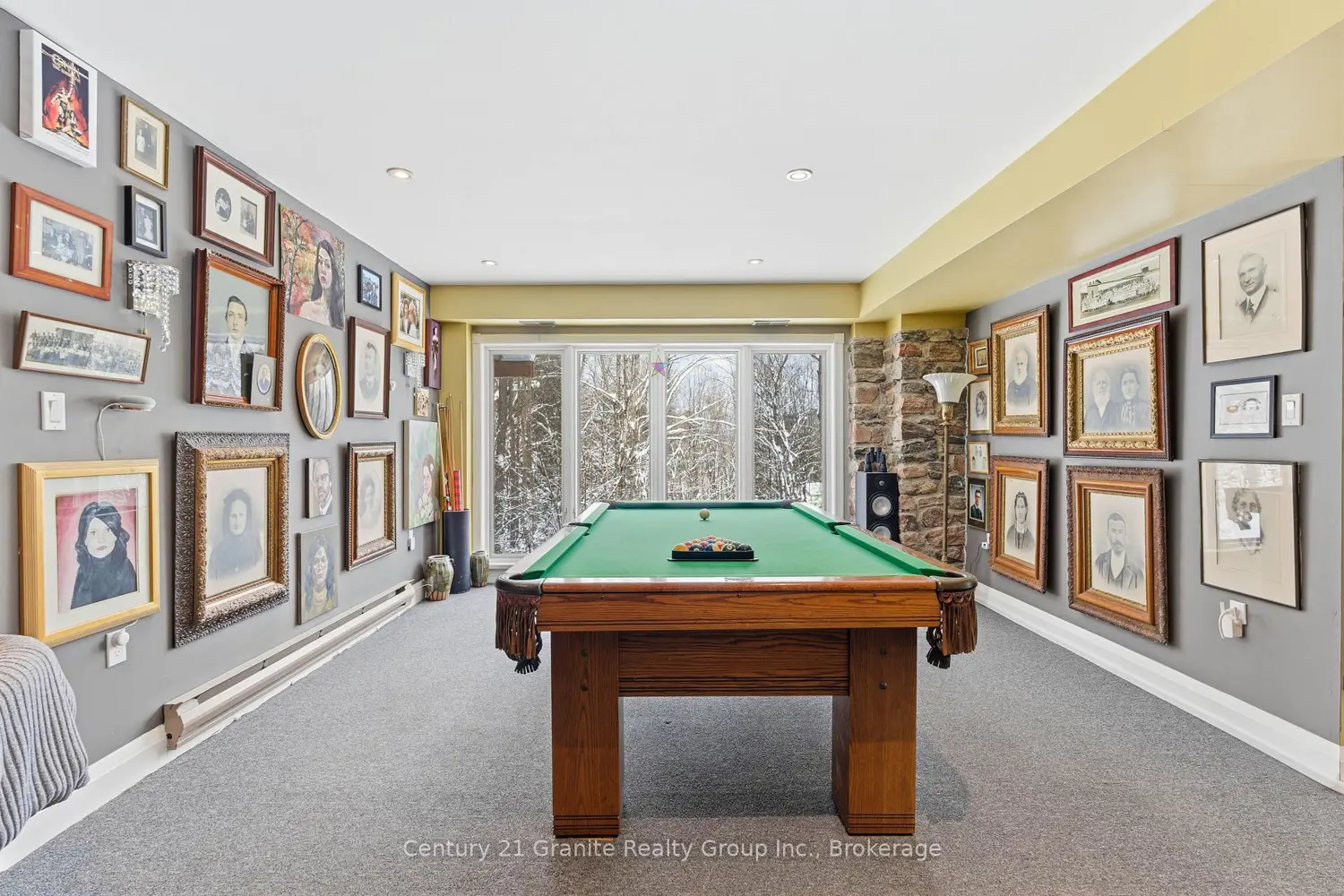 41 Maple Street photo 2