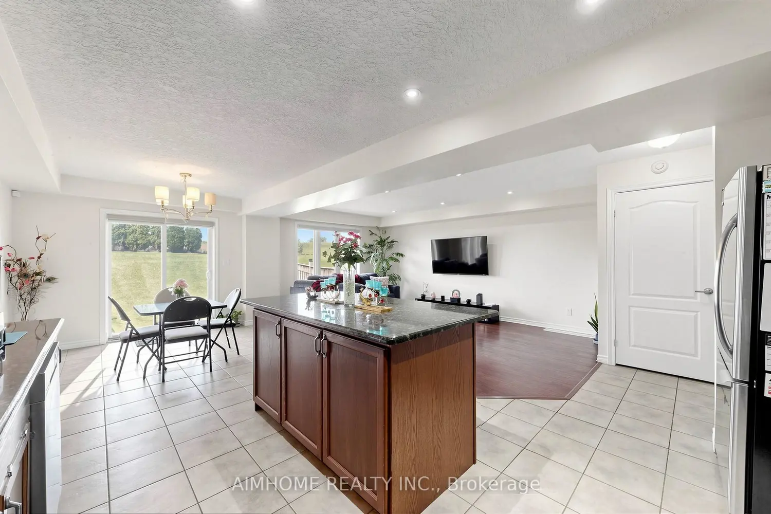 205 Huck Crescent photo 4