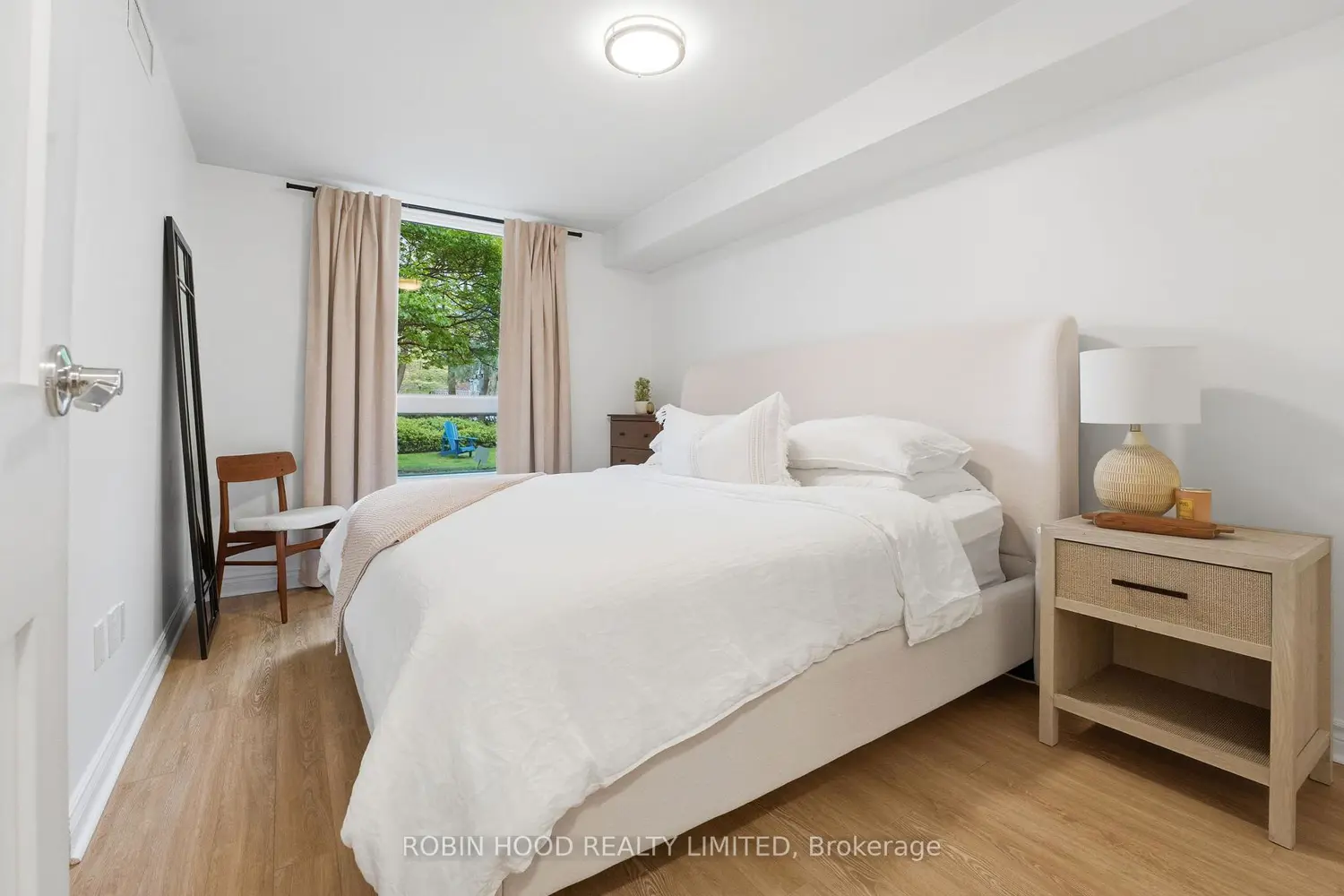 77 Maitland Place 123 photo 5