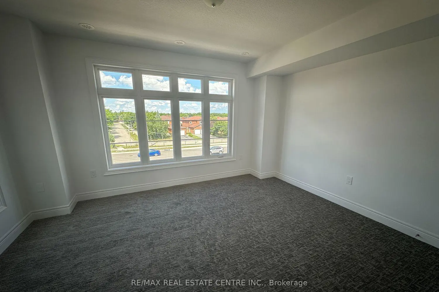 2140 Trafalgar Road 49 photo 3