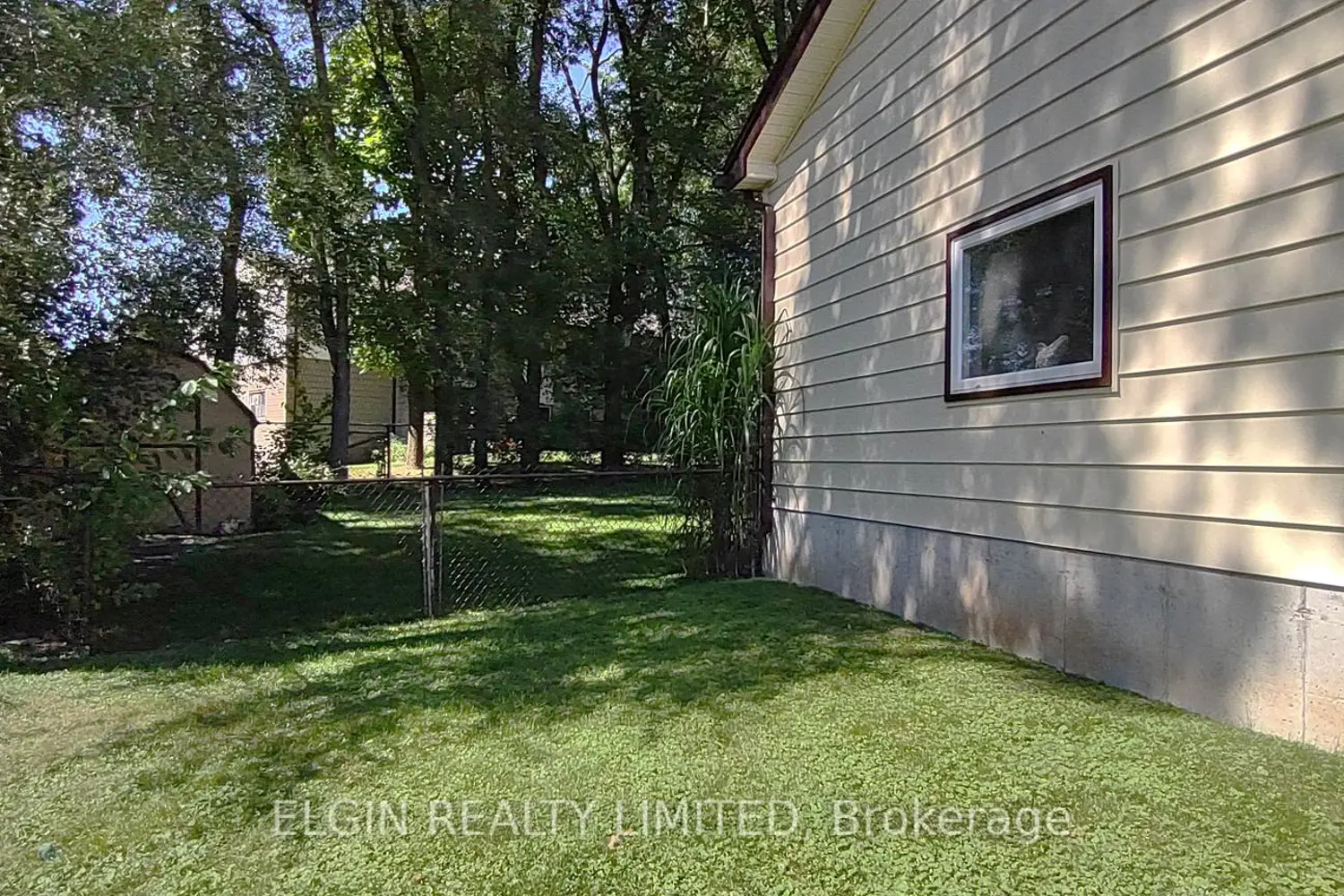 219 Brentwood Crescent photo 5