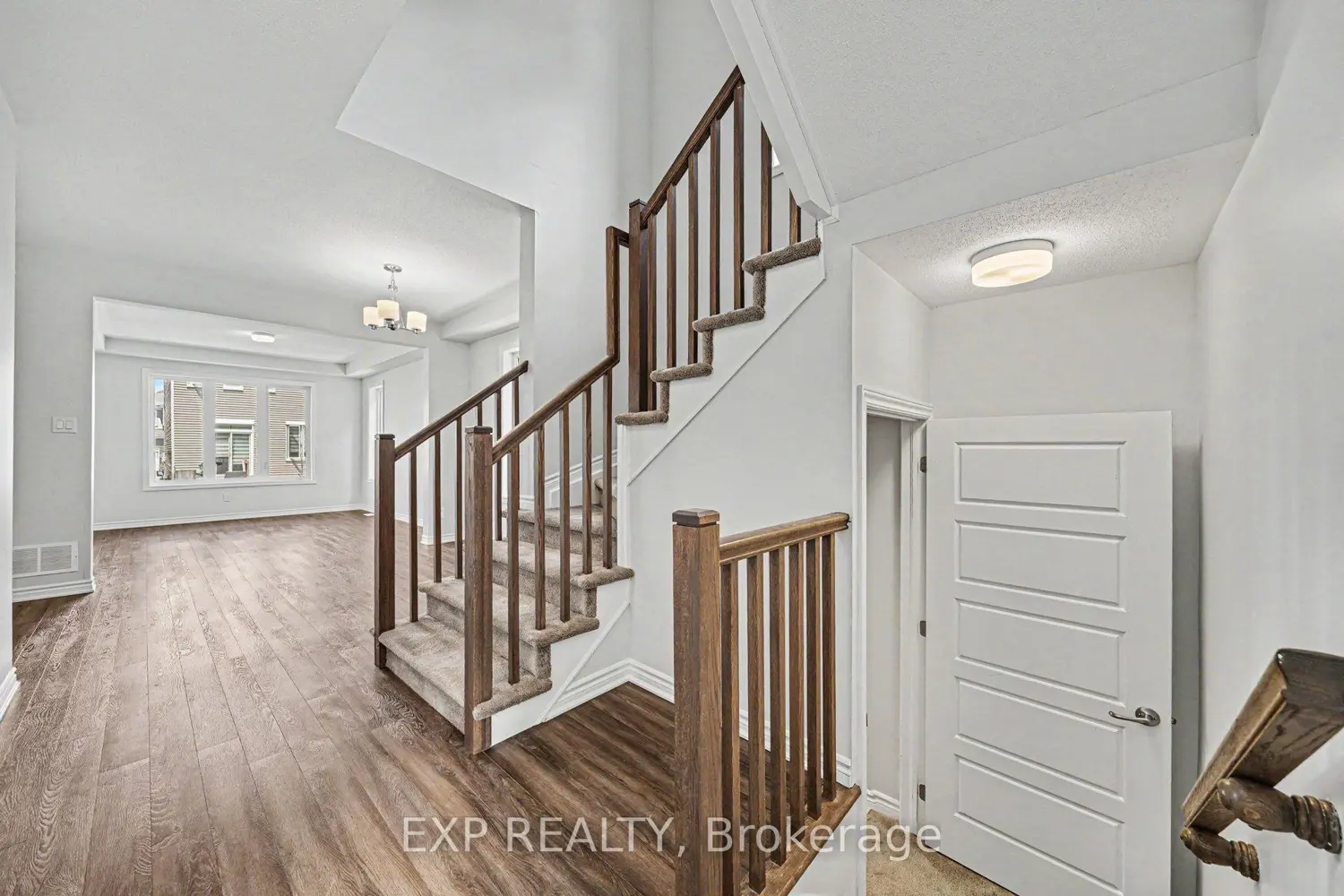 523 Catleaf Row photo 5