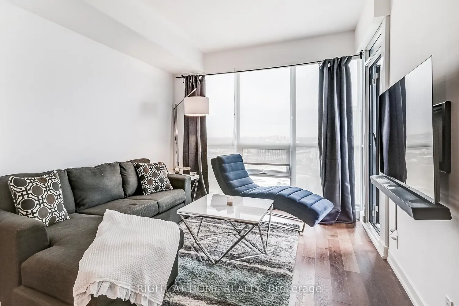 2212 Lake Shore Boulevard 2710 photo 2