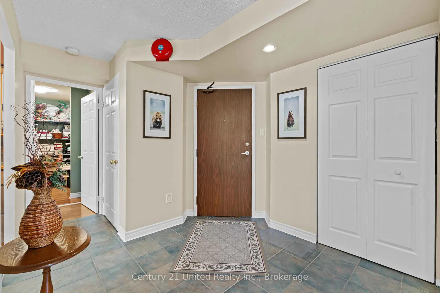 1485 Lakeshore Road 505 photo 3