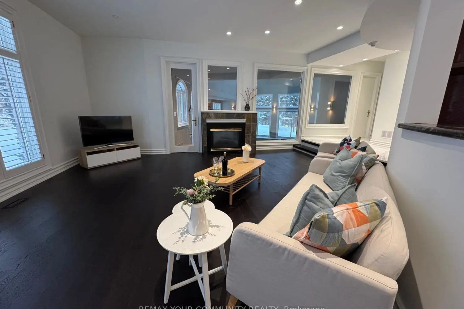 76 Silver Fox Place photo 3