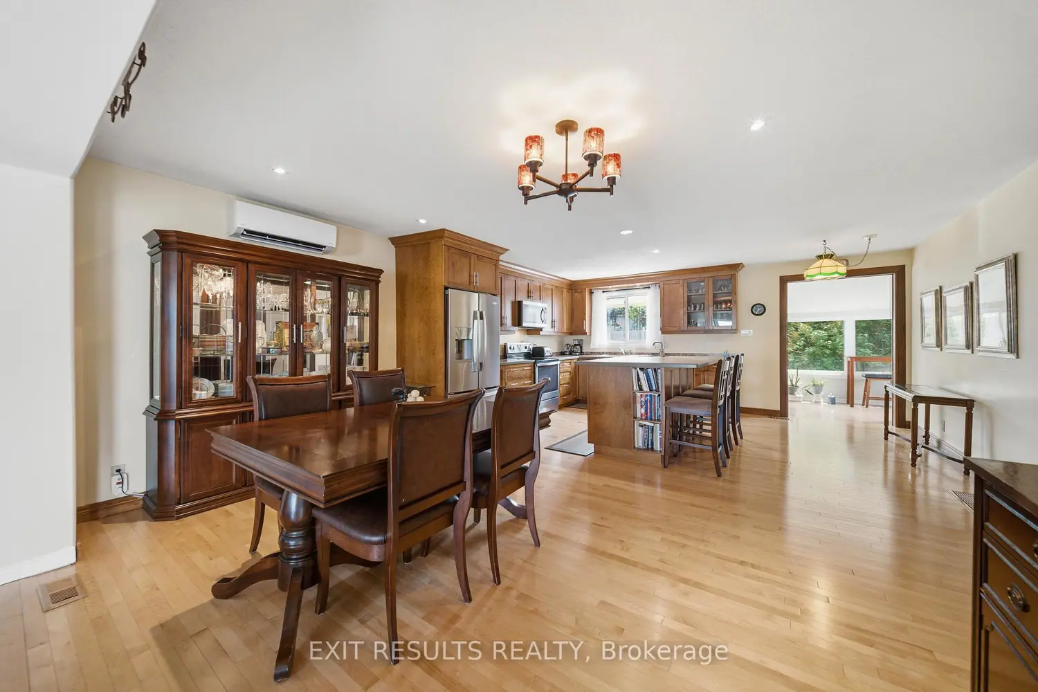 3509 Brazeau Street photo 3