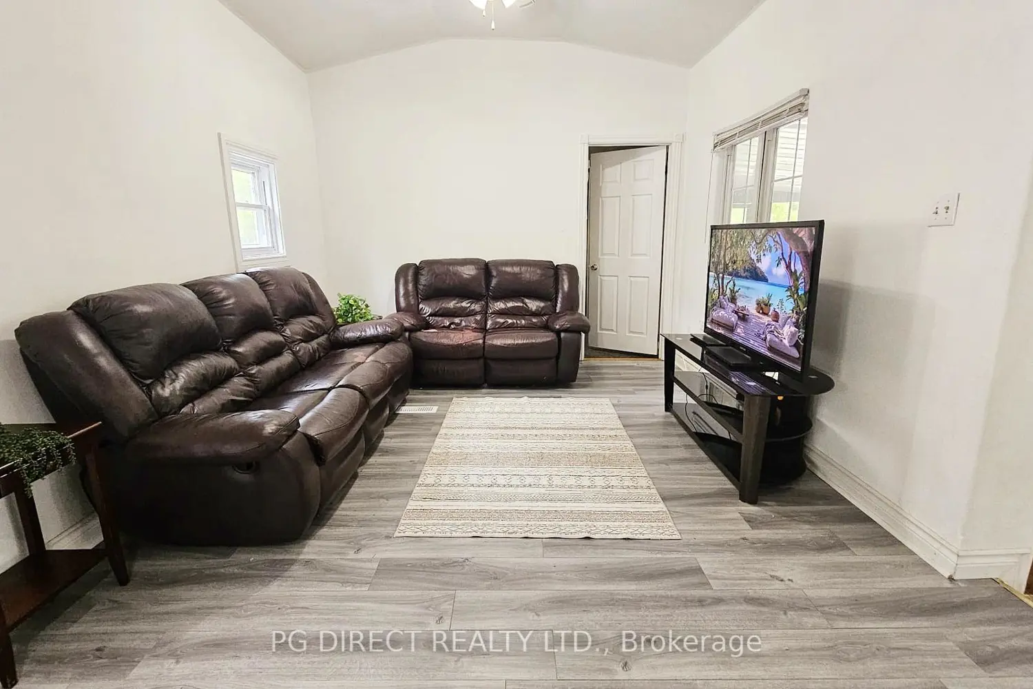 2 Shamrock Crescent photo 4