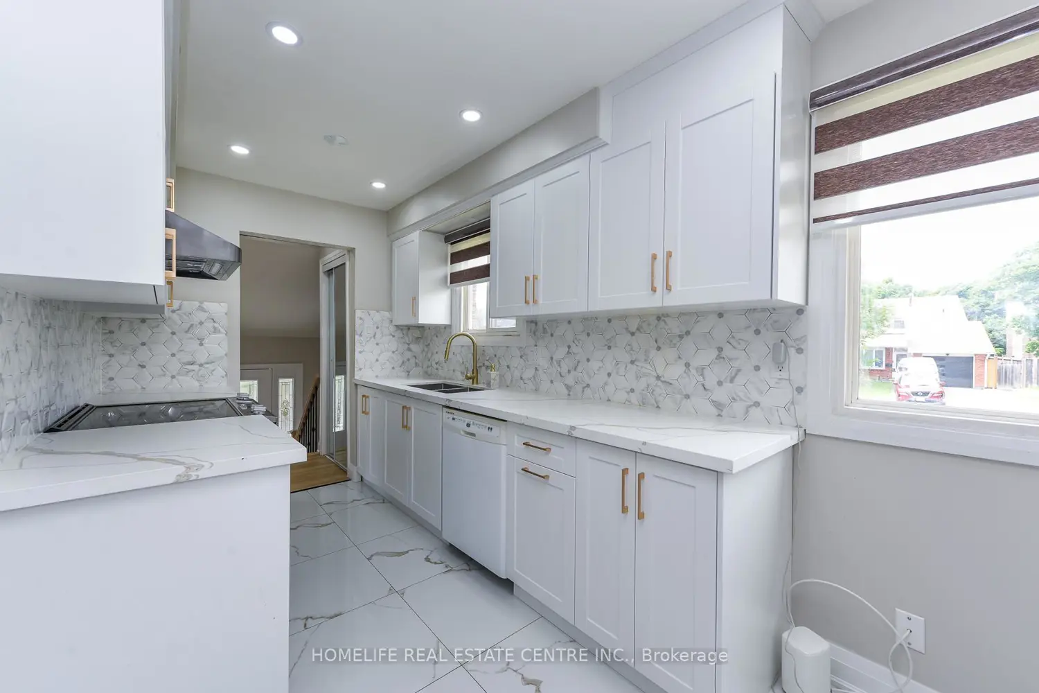 12 Courtleigh Square photo 4