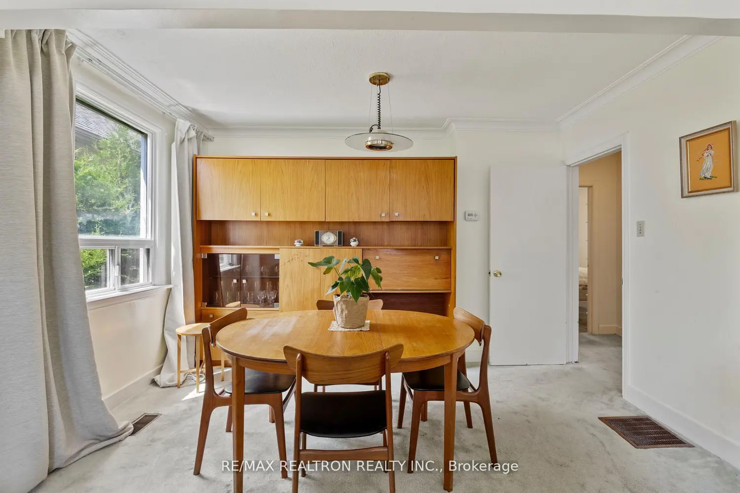 598 Coldstream Avenue photo 4