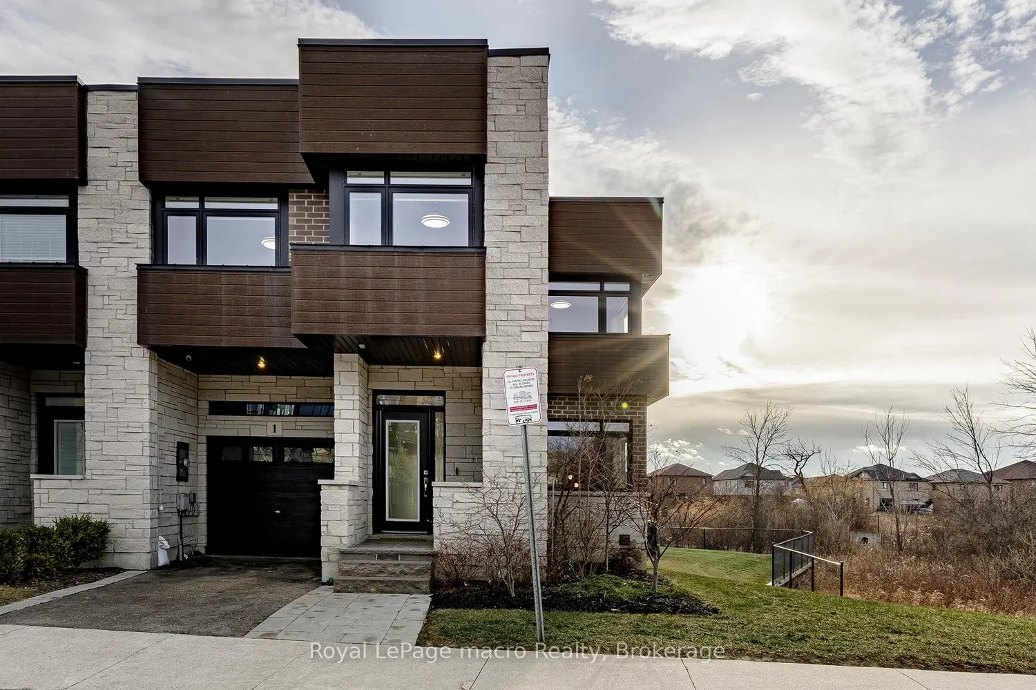 35 Midhurst Heights #1
