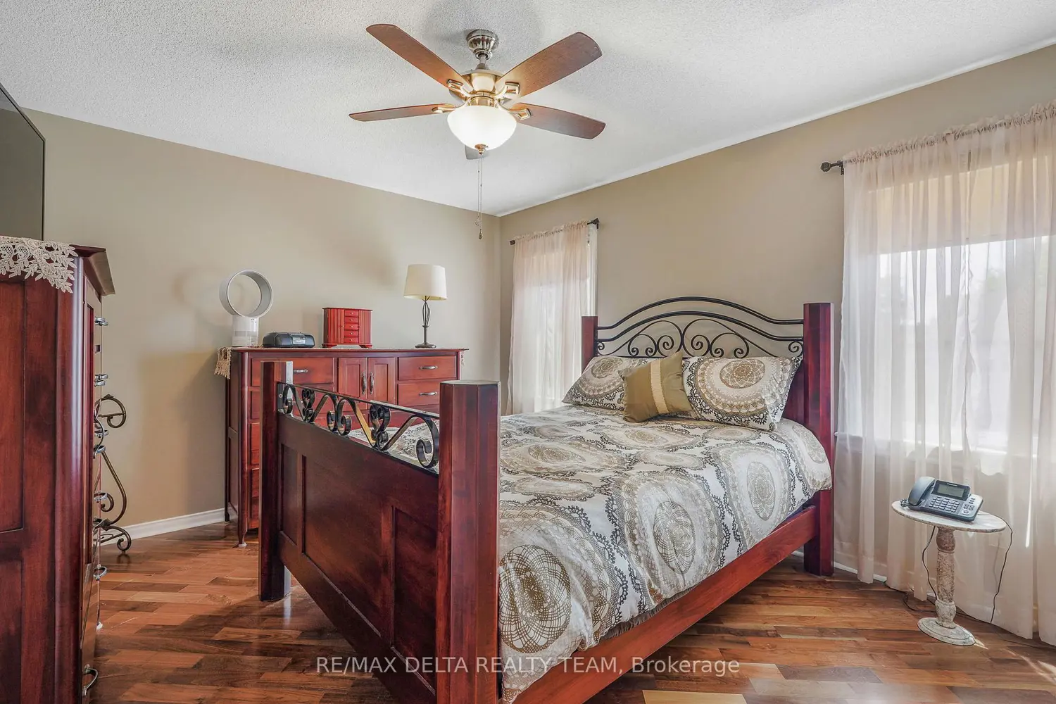 2040 Sunland Drive photo 4