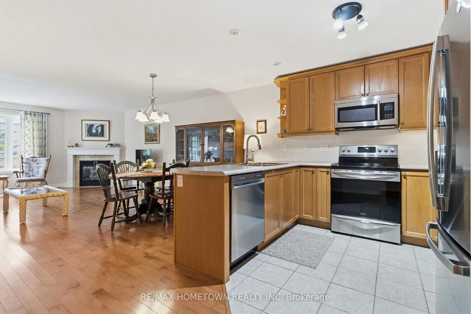 155 Steacy Gardens photo 5