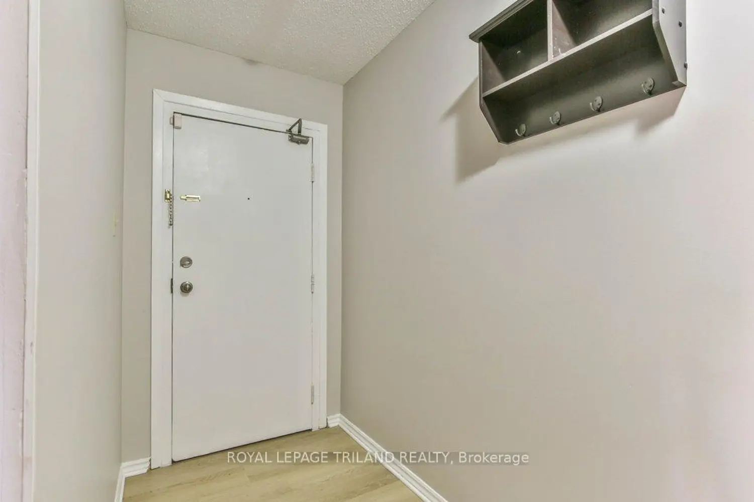 1096 Jalna Boulevard 90 photo 4
