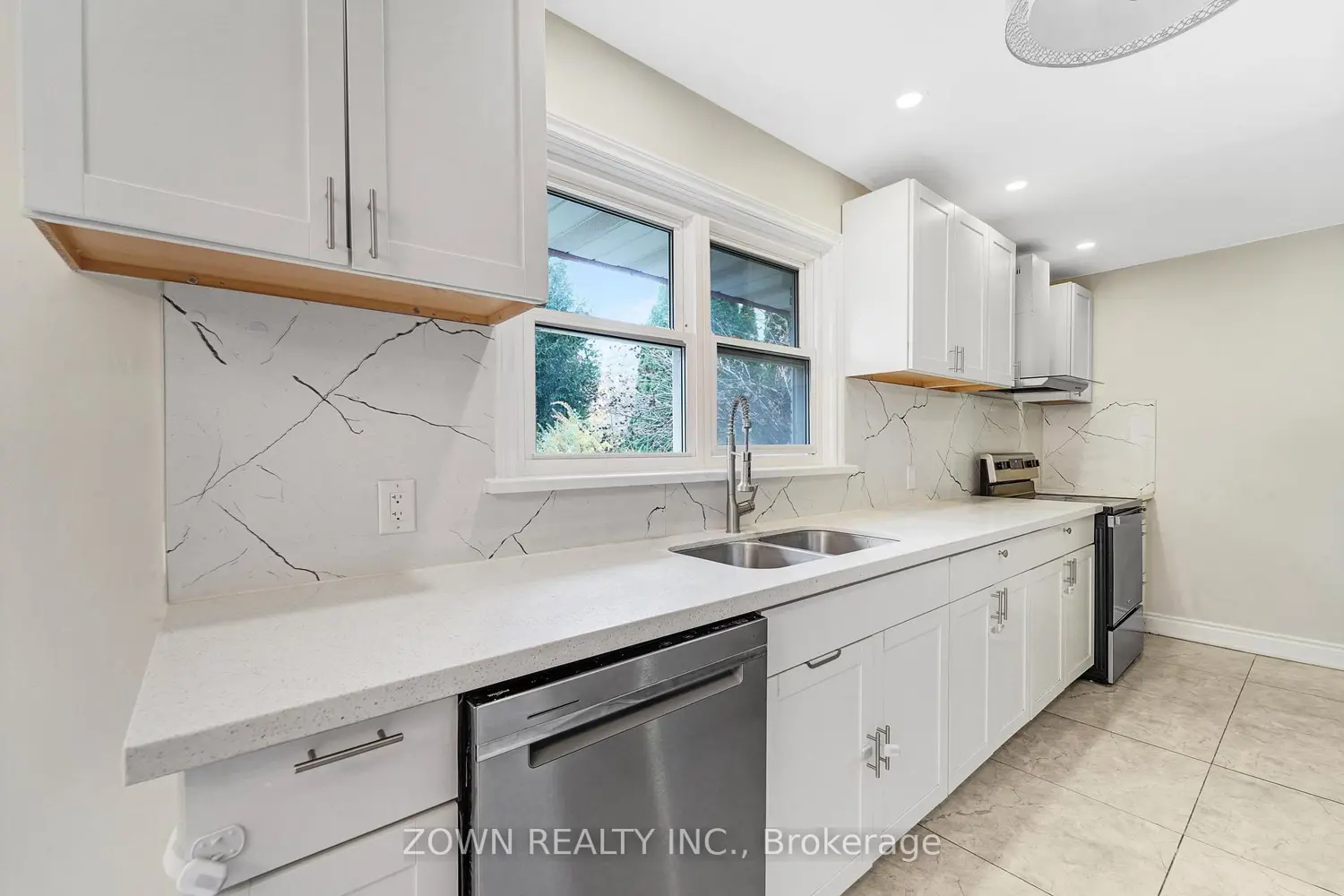 5866 Valley Way photo 3
