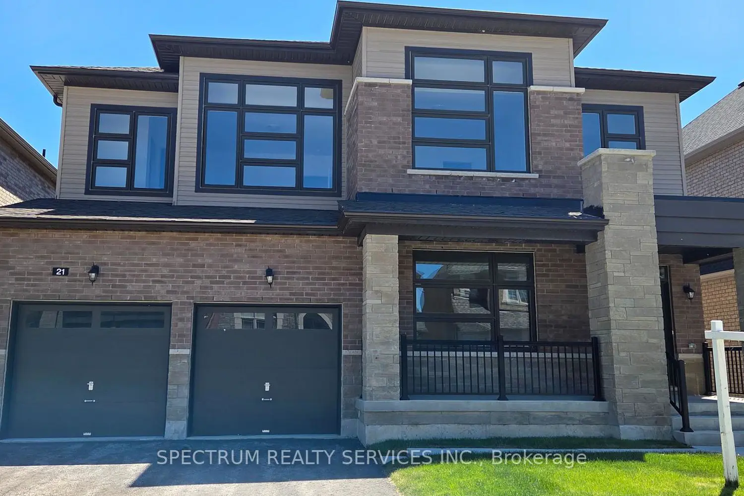 21 Lorrain Hand Crescent