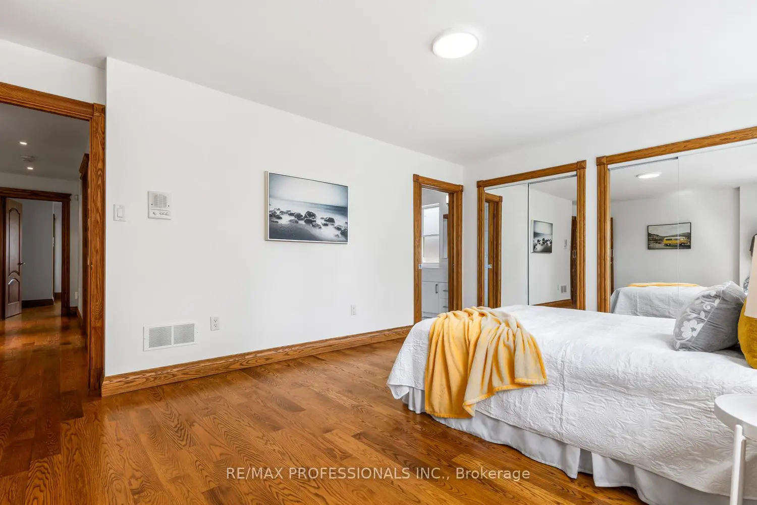 152 Evans Avenue photo 3