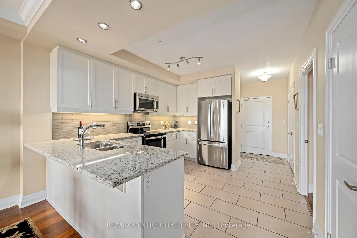 240 Villagewalk Boulevard 713