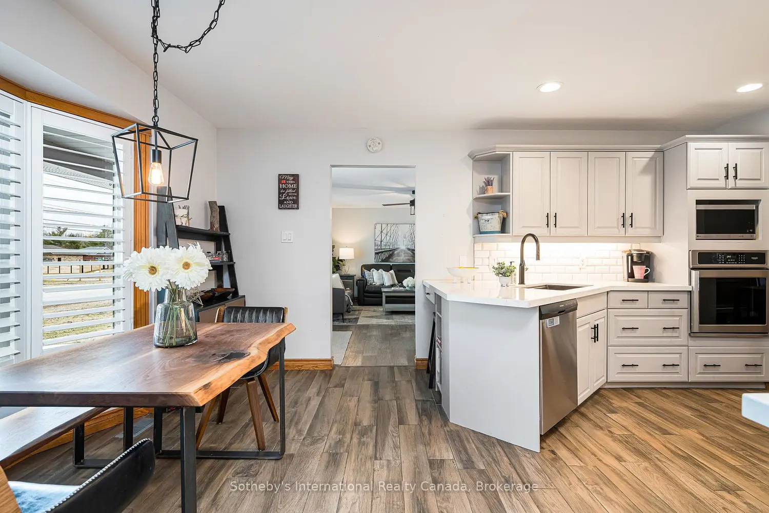 154 Mary Street photo 5