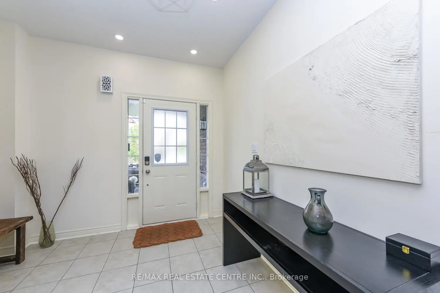 610 Bessborough Drive photo 2