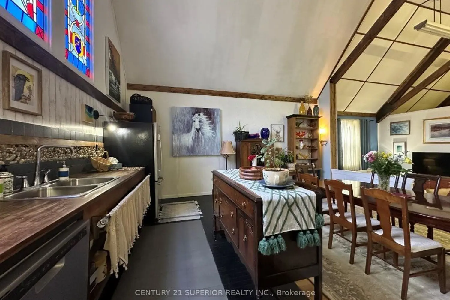 19 White Boulevard photo 5