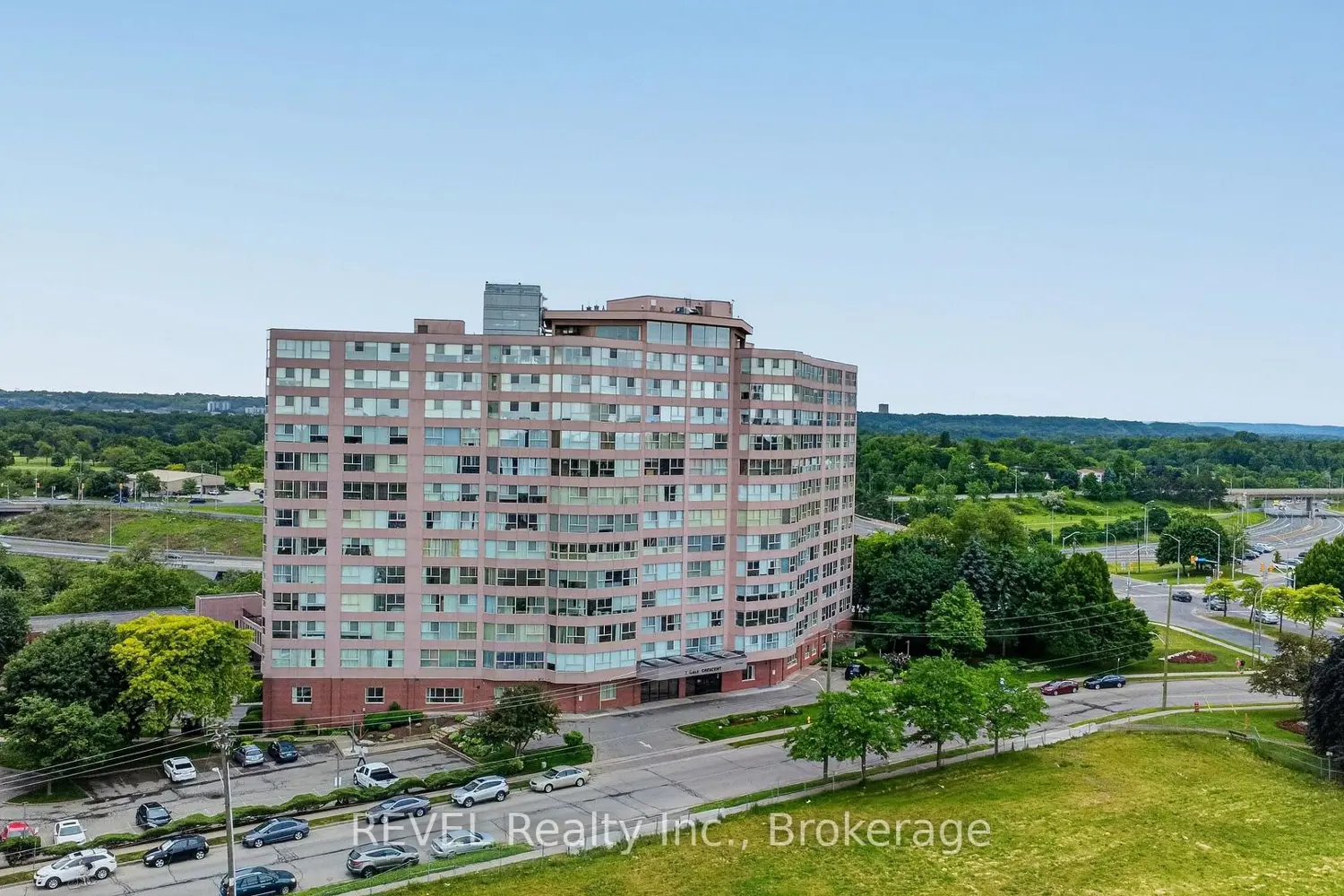 7 Gale Crescent 207 photo 2