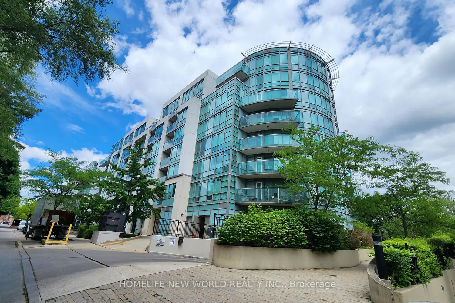 3830 Bathurst Street 404