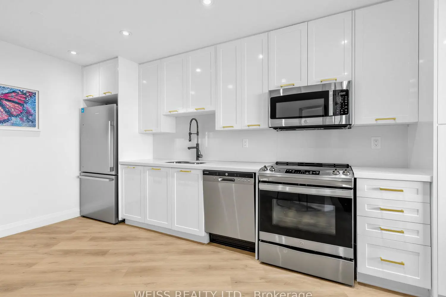 150 Neptune Drive 1405 photo 3