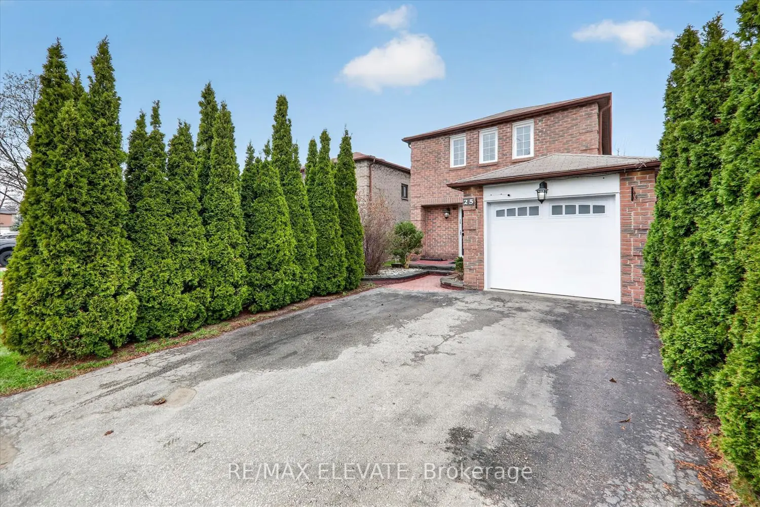 25 Stockbridge Crescent photo 2