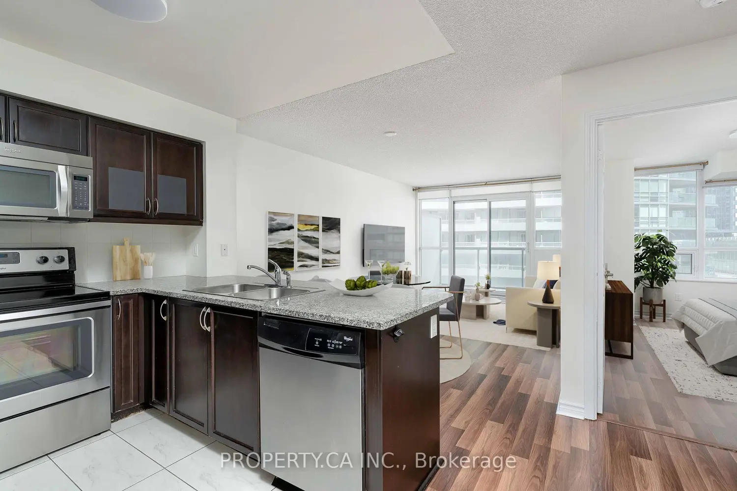 25 Lower Simcoe Street 803