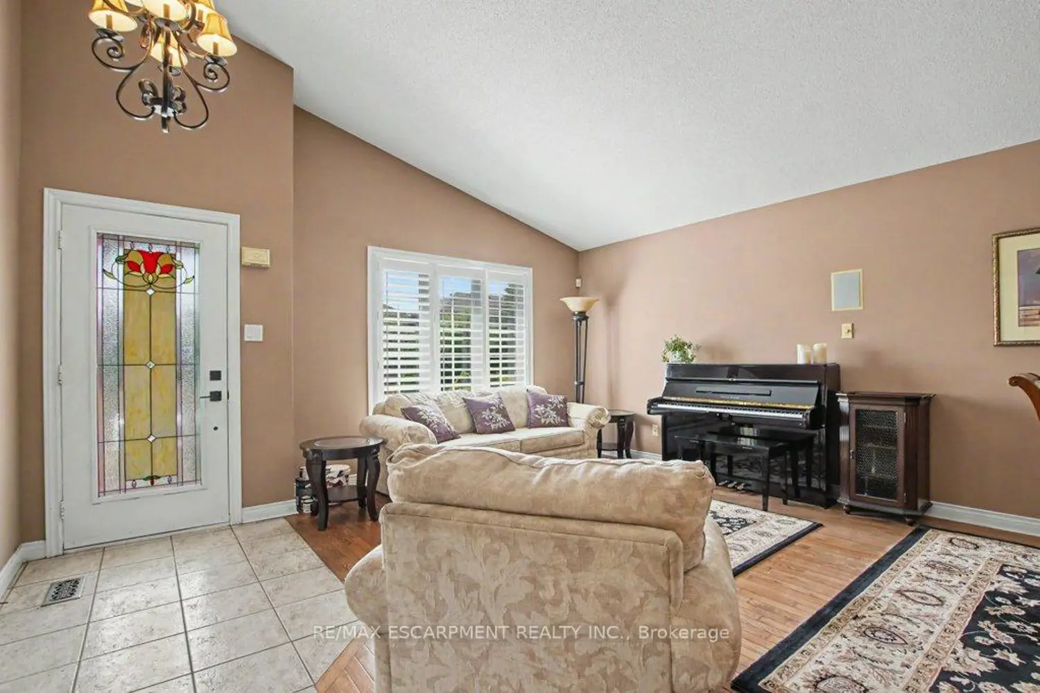 6 Theodore Drive photo 3