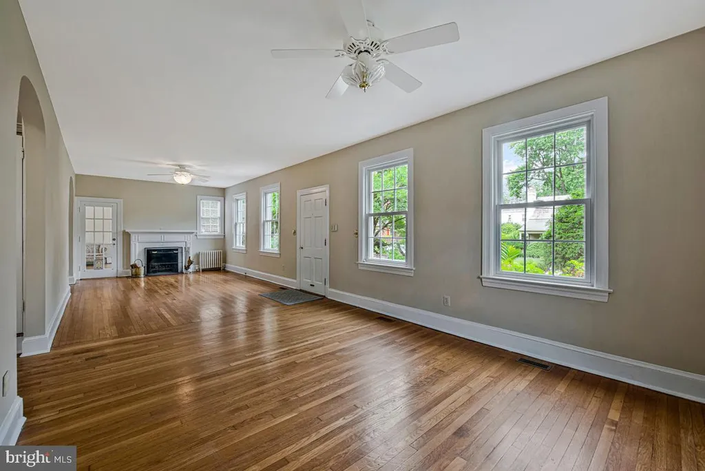 115 Lucas Lane, Bethesda, MD 20814 photo 2