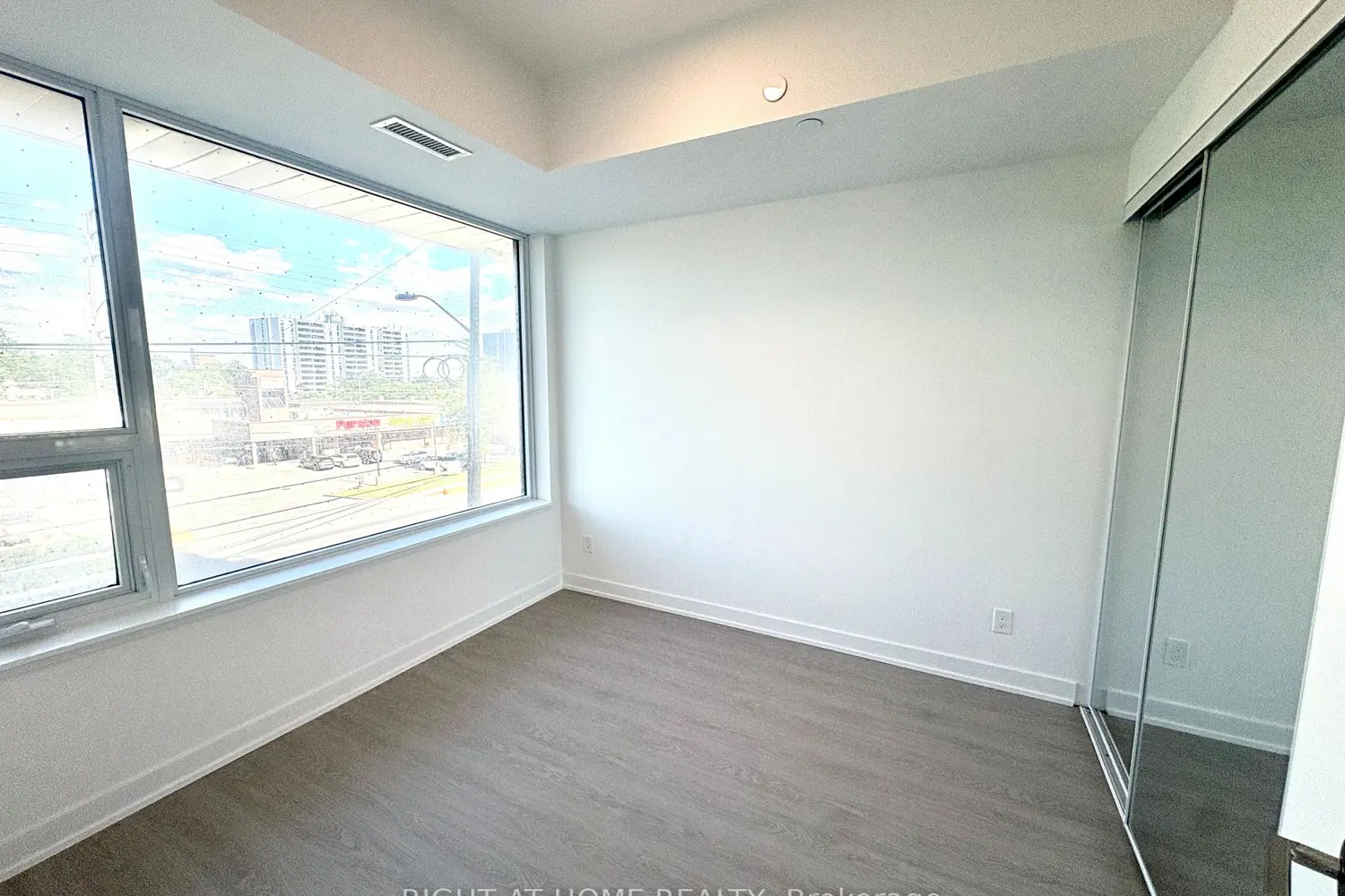 8188 Yonge Street 221 photo 4