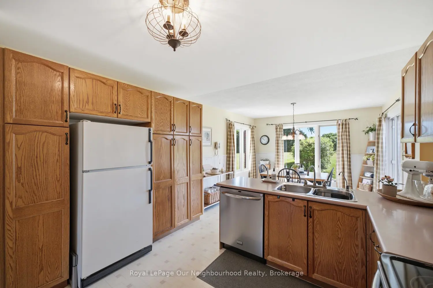 3839 Larose Crescent photo 3