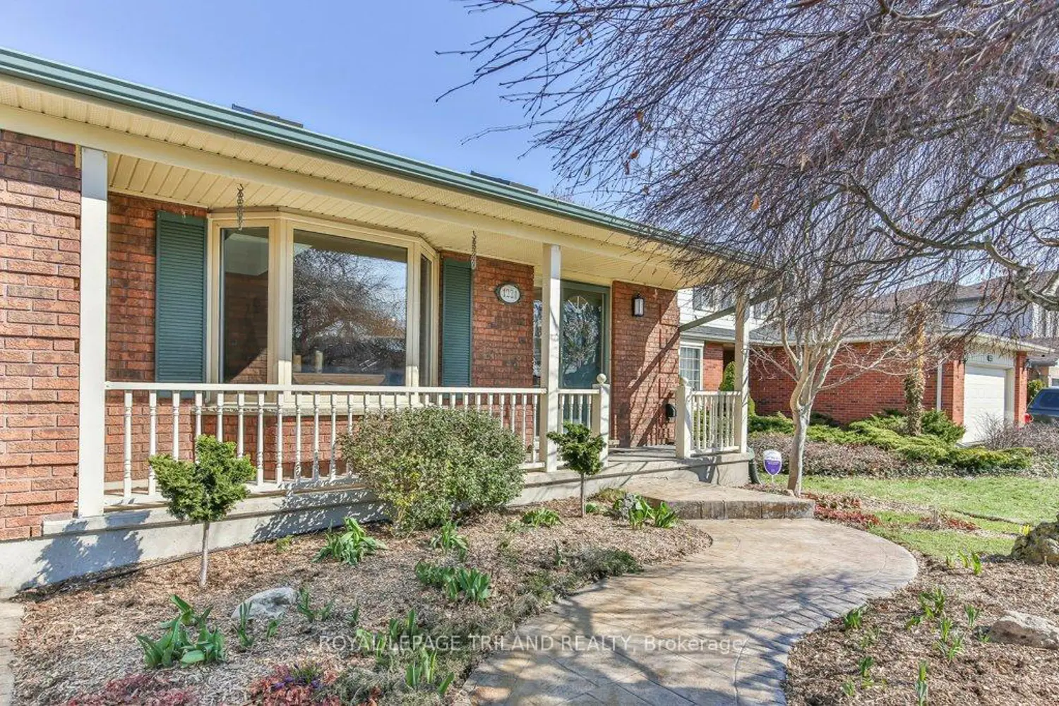 1221 Glenora Drive photo 2