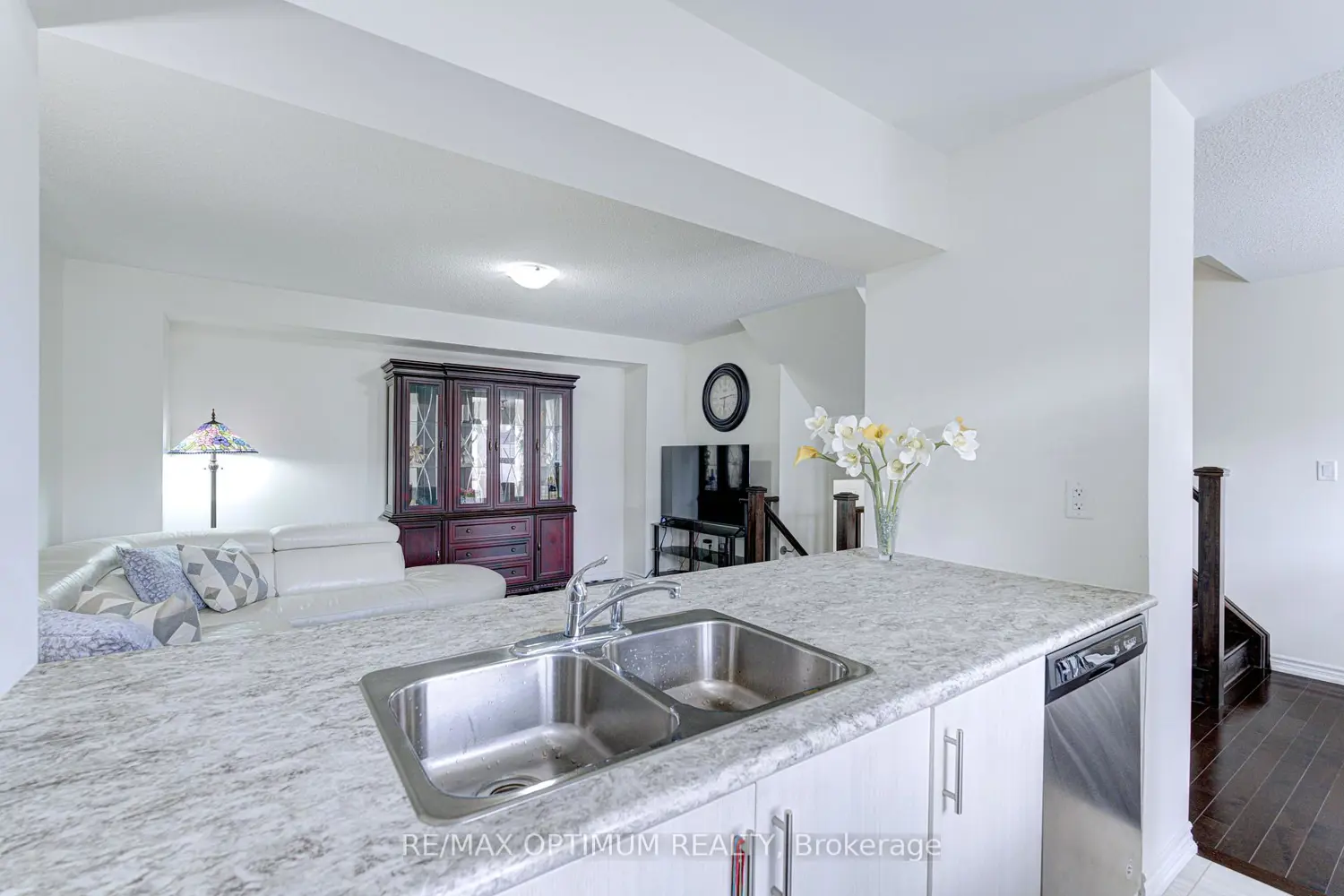 583 Laking Terrace photo 4