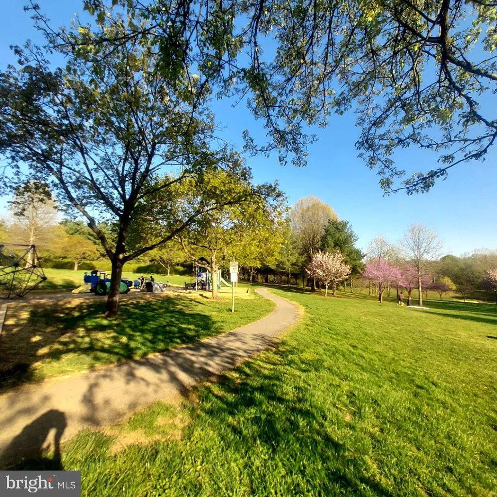 19 Big Acre Square Unit 20-1, Gaithersburg, MD 20878
