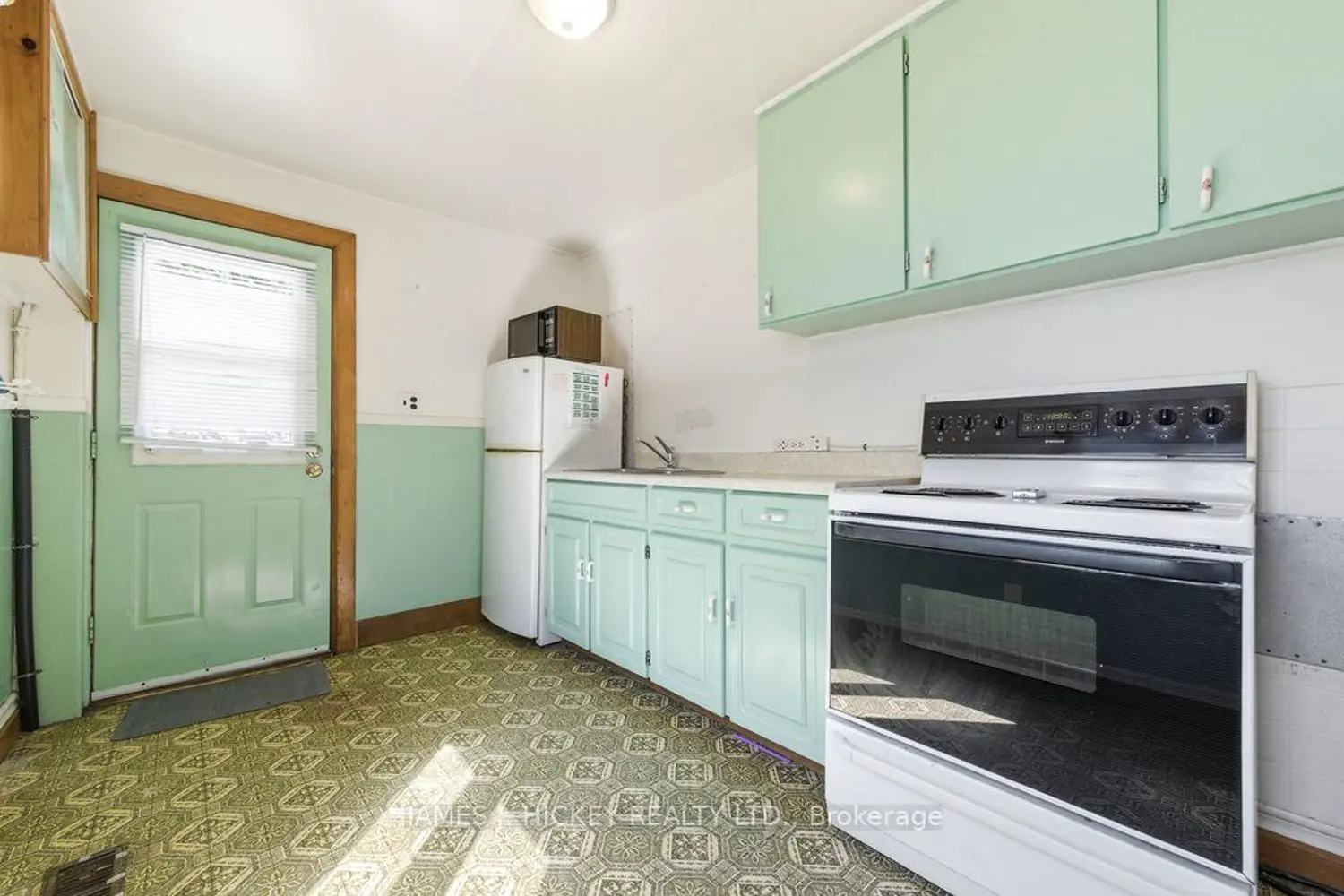 6 Hillcrest Avenue photo 2