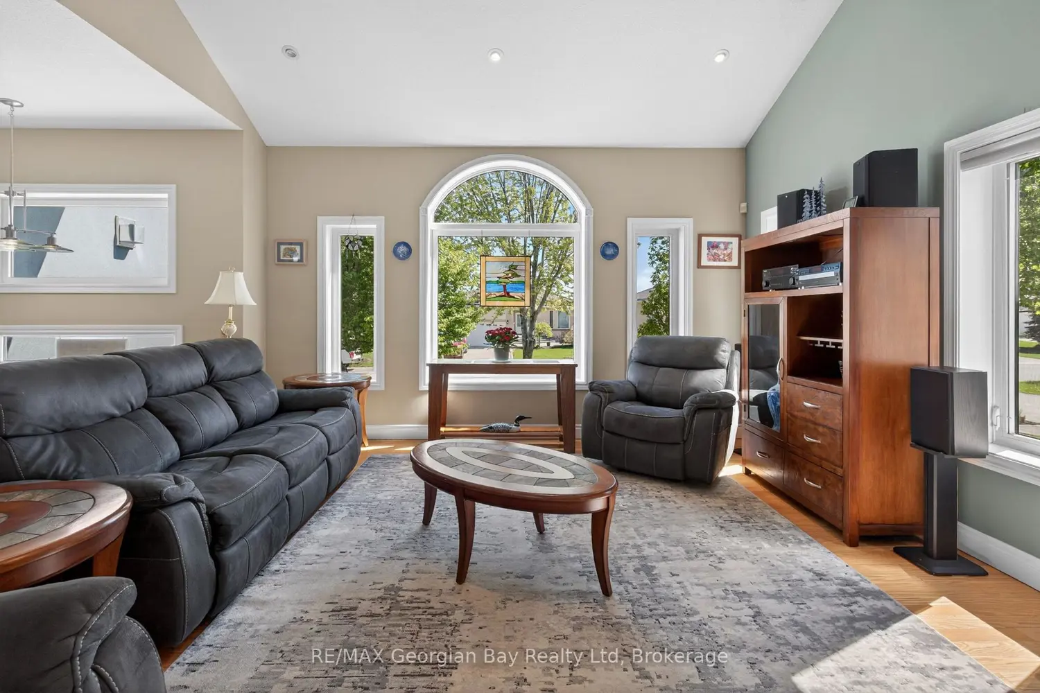 656 Aberdeen Boulevard photo 3