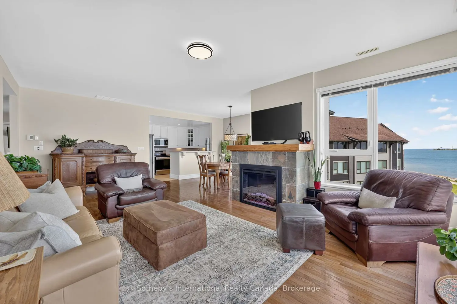 541 Mariners Way photo 4