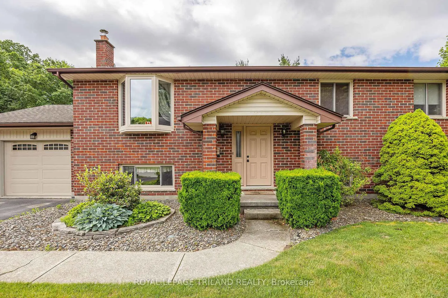 597 Seburn Drive photo 2