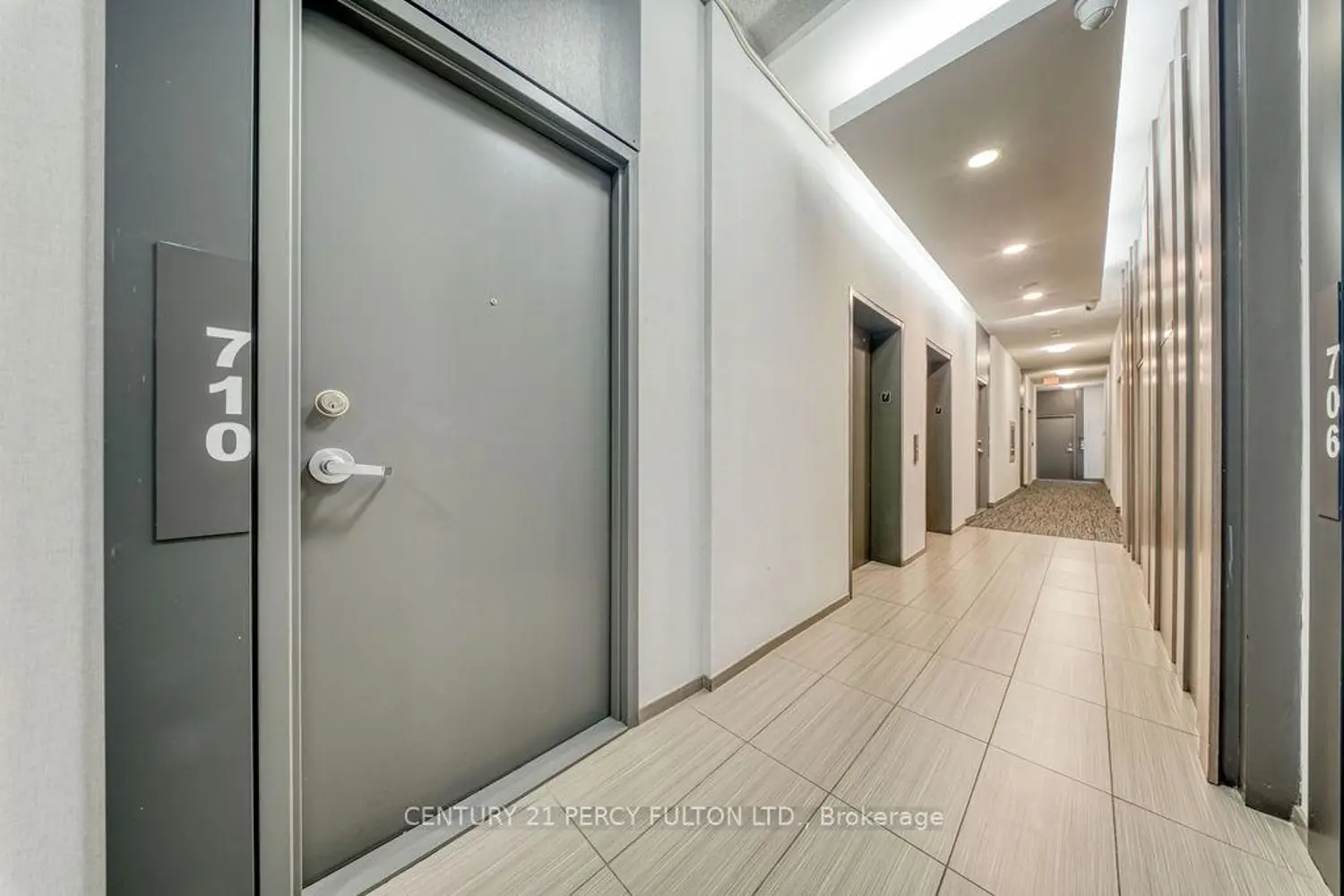 15 Bruyeres Mews 710 photo 4