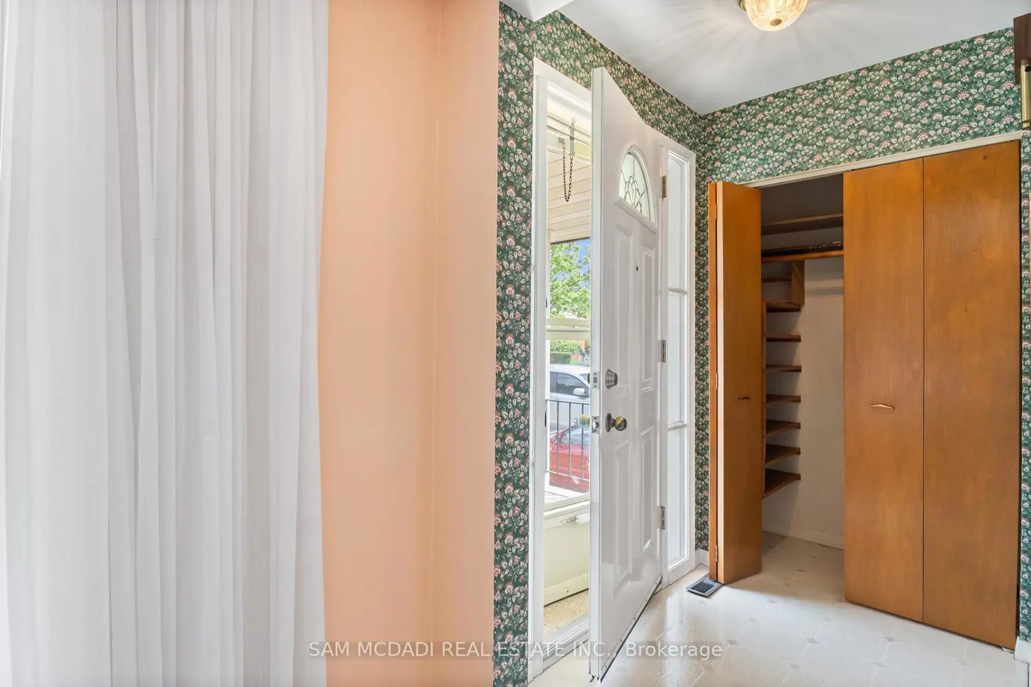 757 Netherton Crescent photo 3