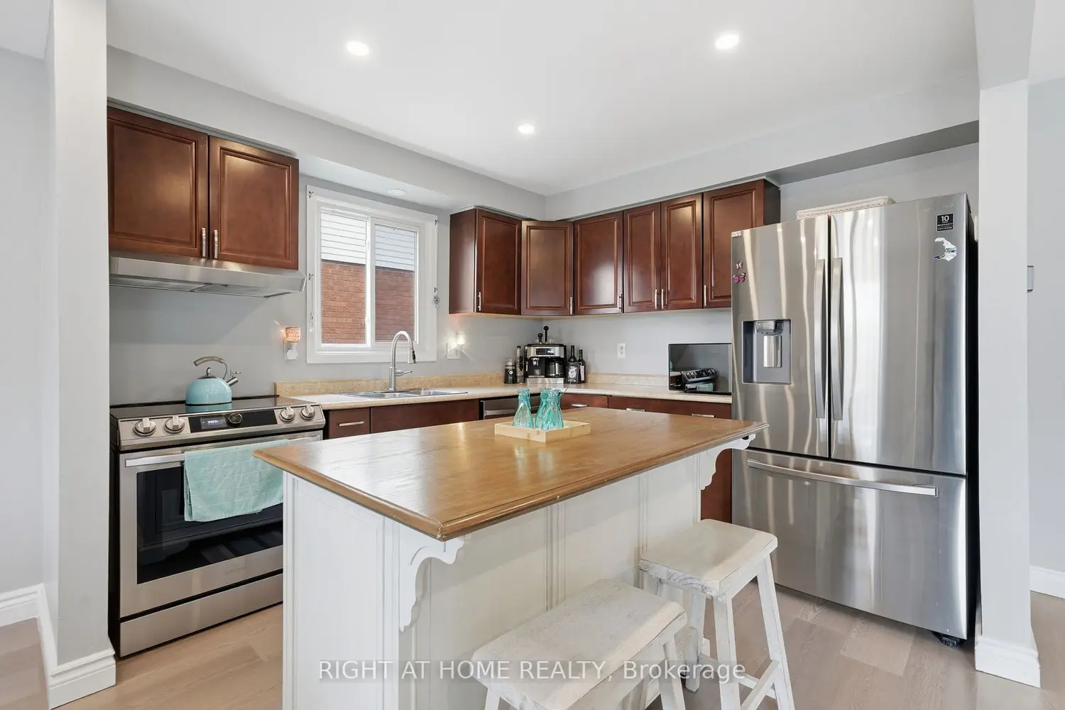 37 Beechnut Crescent photo 4