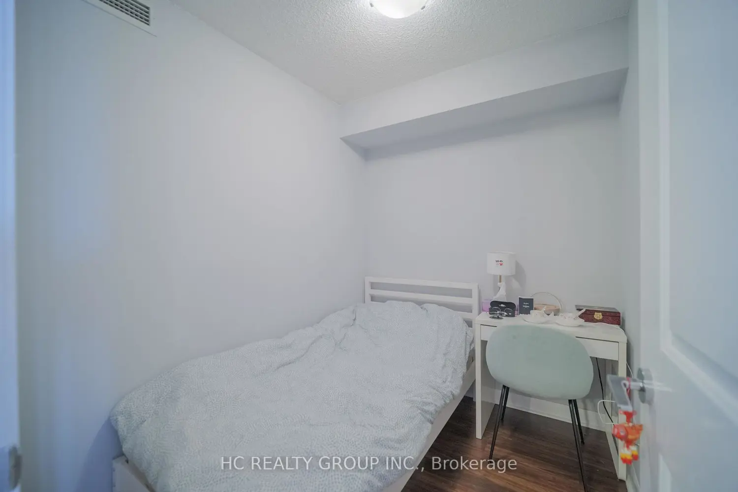 190 Borough Drive 1607 photo 4