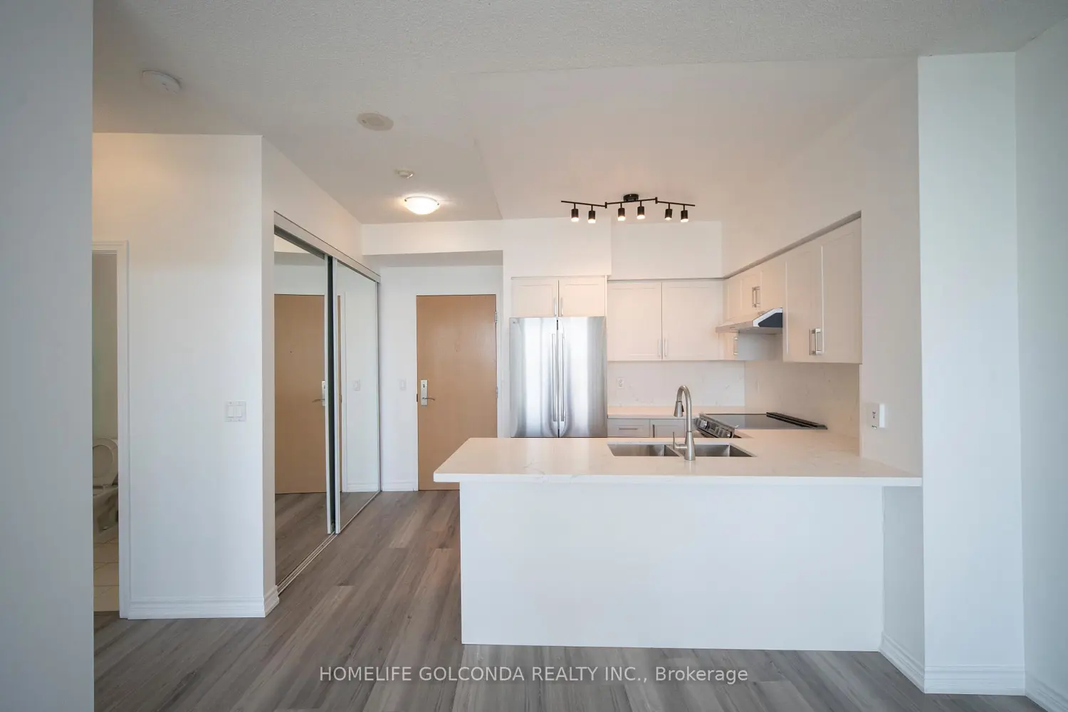 509 Beecroft Road 1106 photo 5