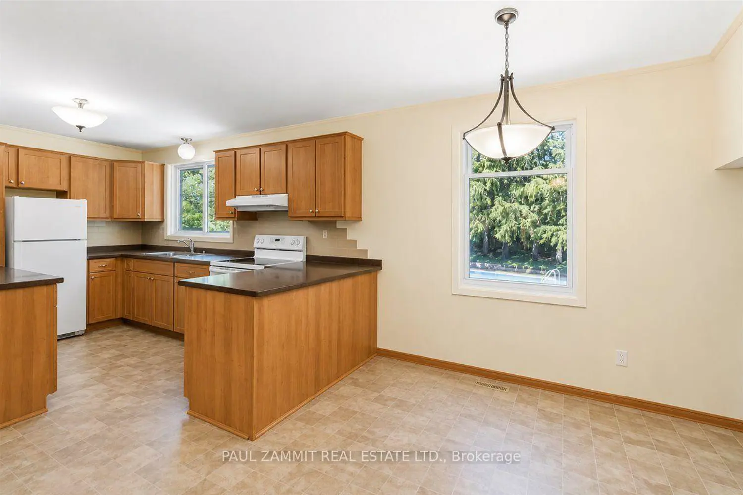 56 Coral Harbour Crescent photo 4